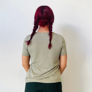 Crochet Clasp Front Tee (S-M)