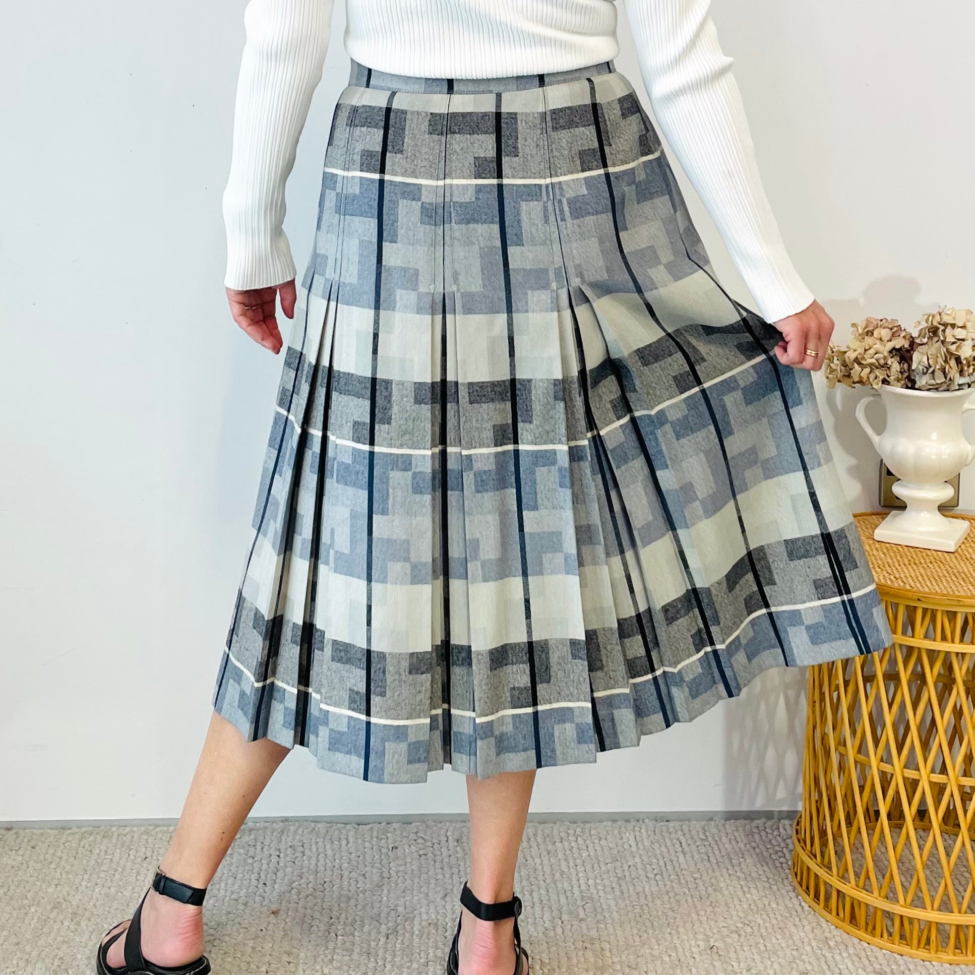 Vintage Wool Pleated Midi Skirt (M)