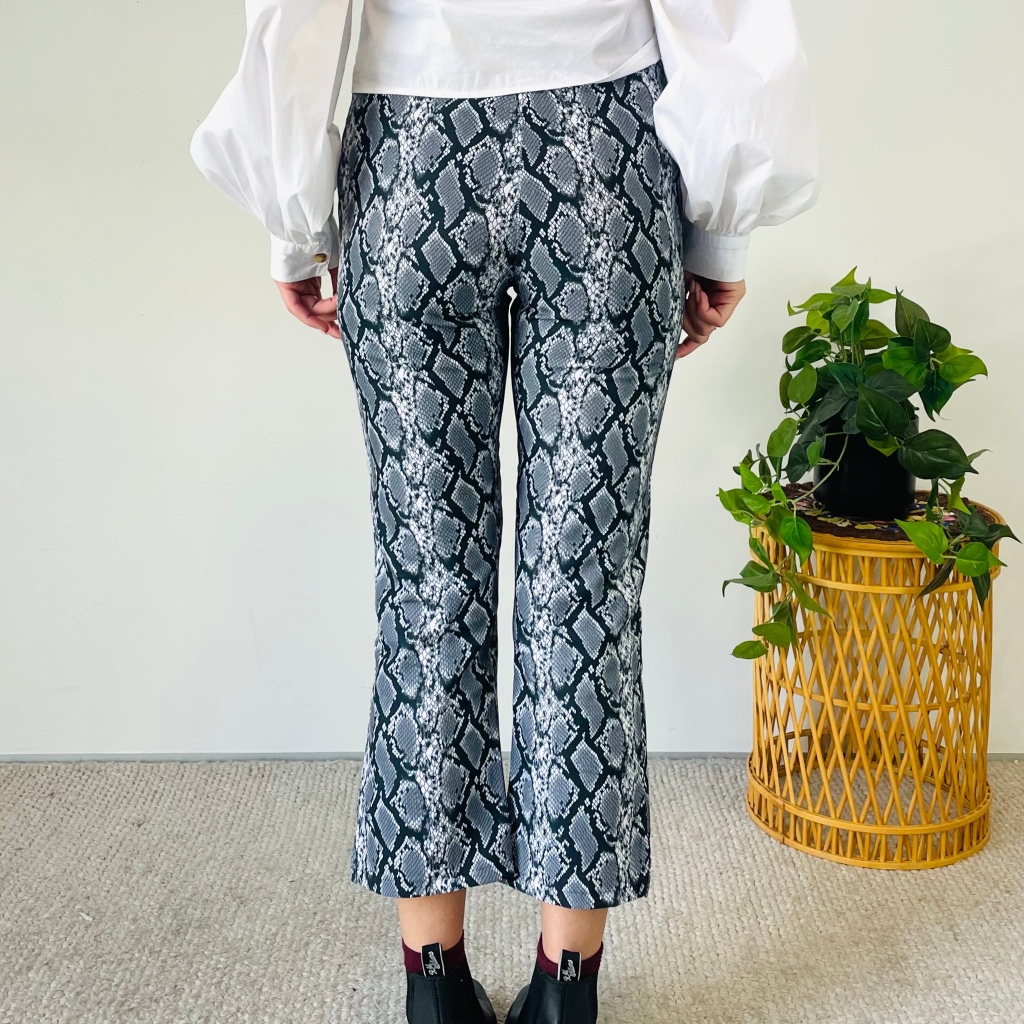 Vintage Cropped Snake Print Pants (XS-S)