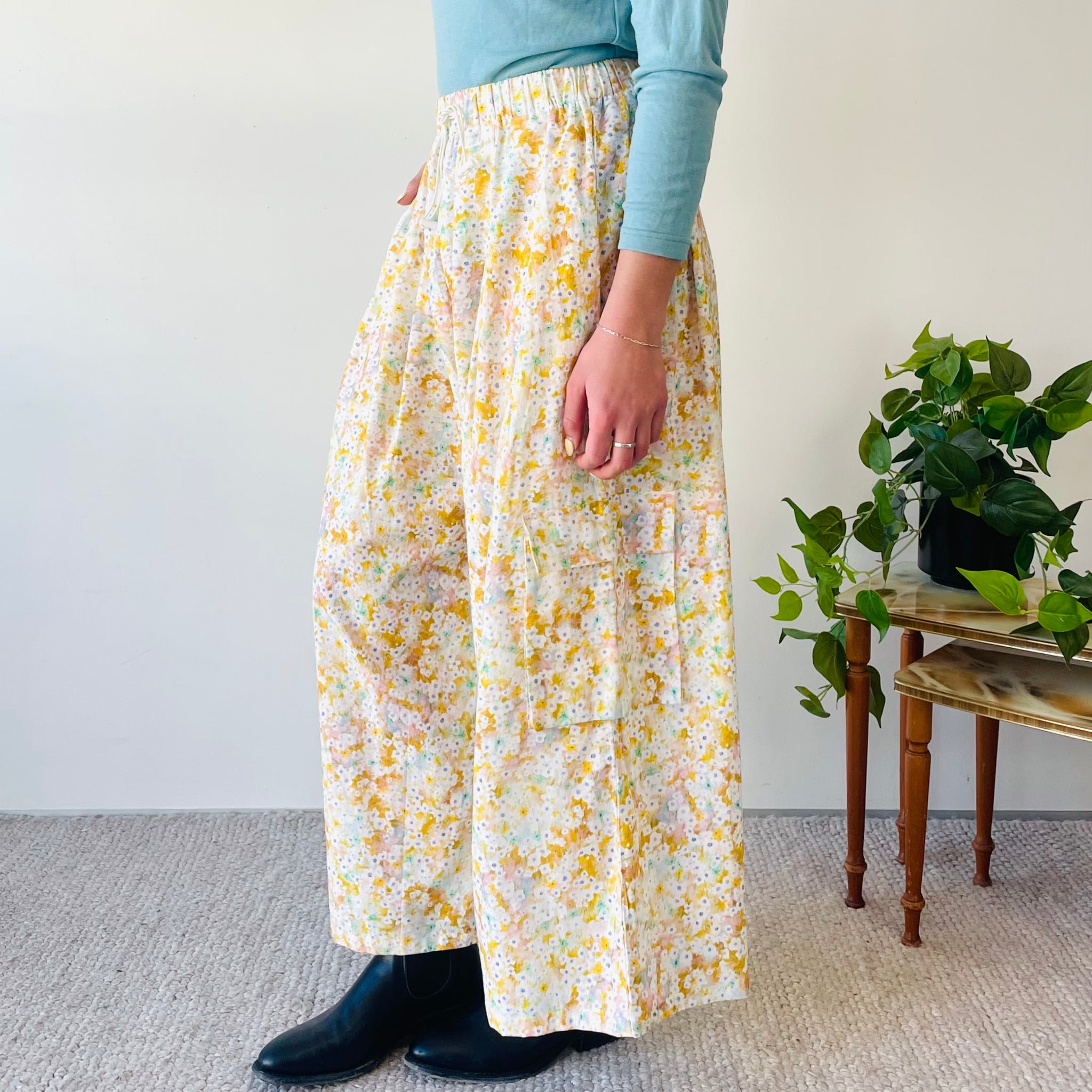 Floral Wide Leg Cargo Pants (M)